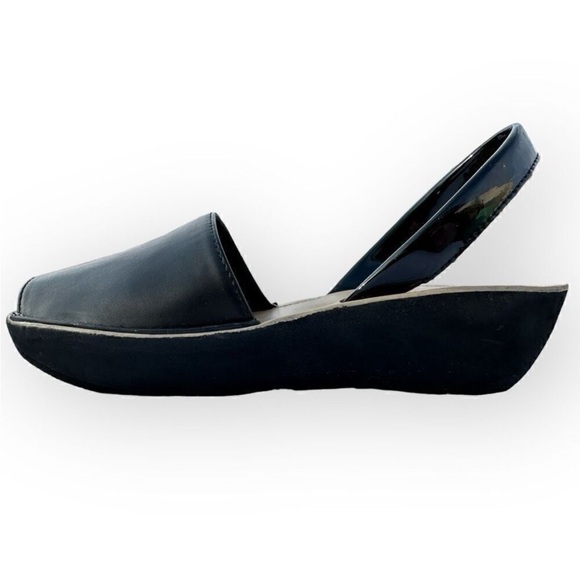 Kenneth Cole Reaction Fine Glass black faux leather sling back wedge sandal - Picture 1 of 7